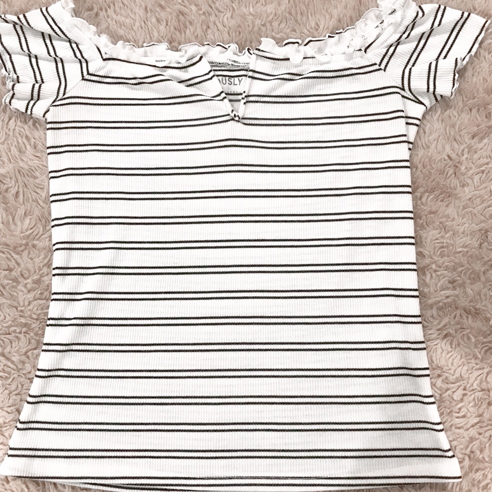 Aeropostale black and white top size large